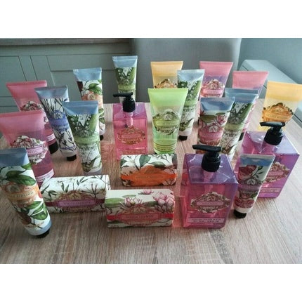 Aromas Artesanales De Antigua Bath And Shower Gel Soothes and Relaxes Lavender 200ml